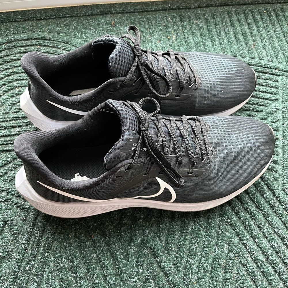 Nike Men’s Air Pegasus 39 Road Running Shoes Black White Size 11